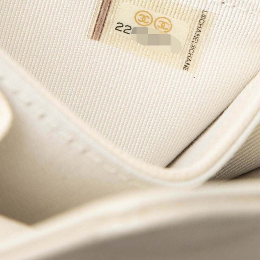 CHANEL White Caviar Leather Logo Wallet - Picture 6 of 7